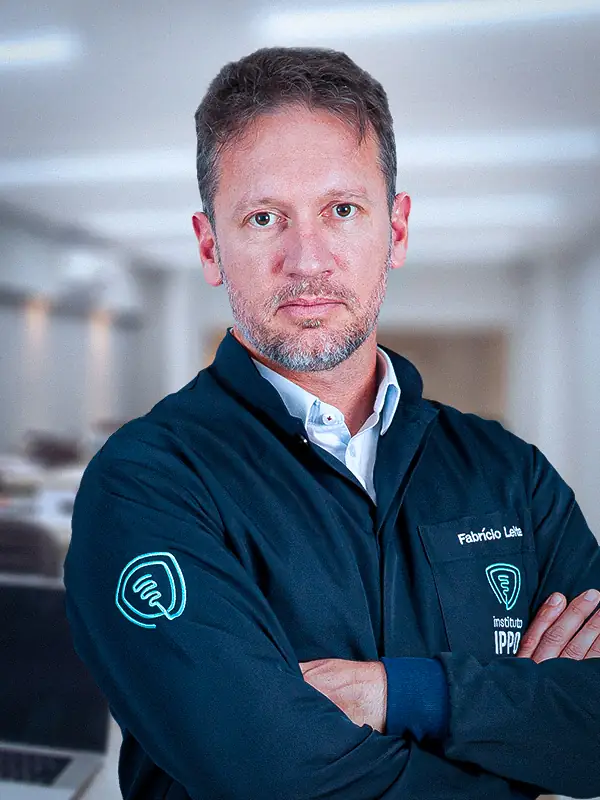 Fabricio Leite integra a equipe do IPPO desde 2014, participando dos cursos clínicos e de especialização em implantodontia..
