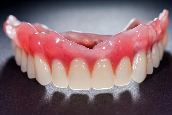 Prótese total removível para pacientes com perda total dos dentes.